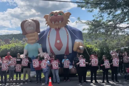 CWA Local 1111 members rally at Arnot Ogden Medical Center